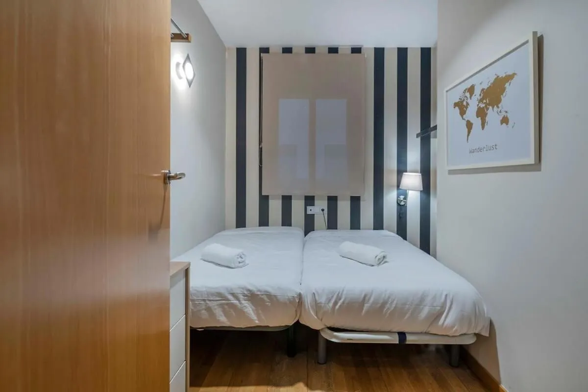 2 Bedroom With Balcony In Eixample 4-2 Barcelona
