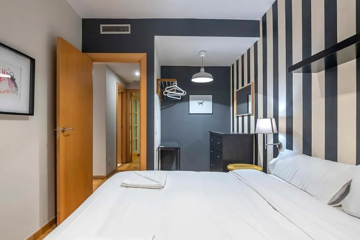 2 Bedroom With Balcony In Eixample 4-2 Barselona 0*,  İspanya