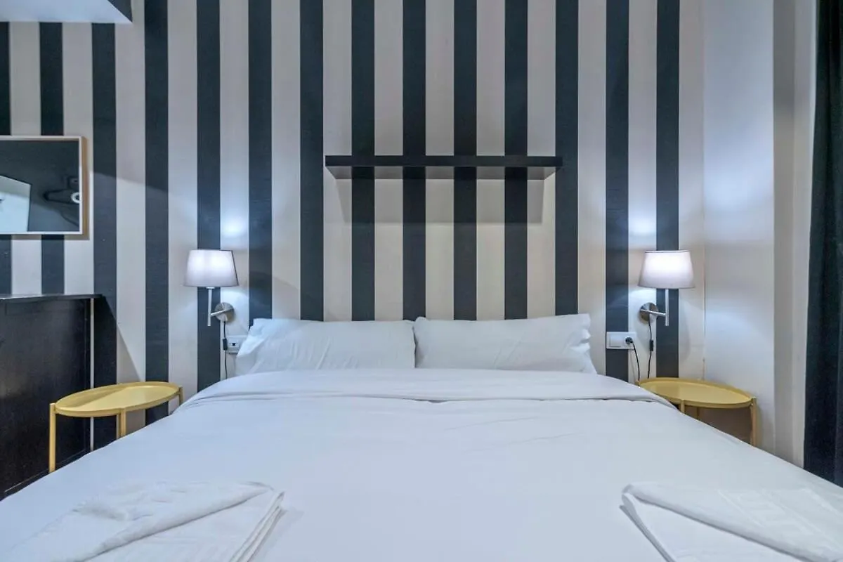 Daire 2 Bedroom With Balcony In Eixample 4-2 Barselona